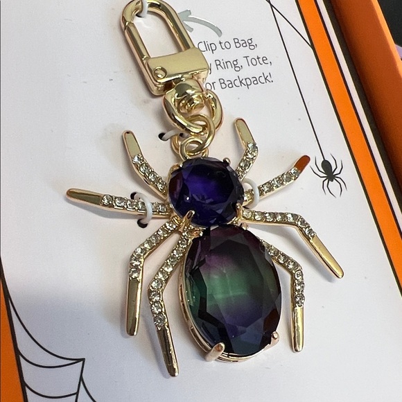 True to Form | Iridescent Spider 🕷️ Bag Charm - Picture 4 of 11